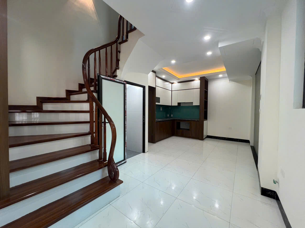 Bán Nhà lô góc 2 thoáng ,diện tích 38m2, 5 tầng , thị trấn Trạm Trôi , ô tô đỗ cửa - Ảnh 3